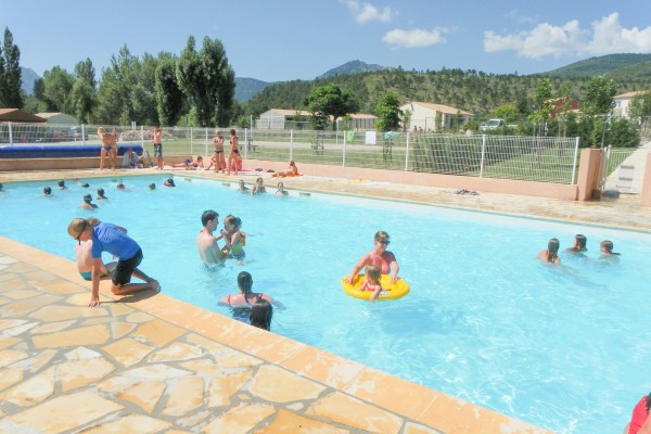 Villa's du Verdon zwembad 3 Frankrijk gorges Provence castellane bergen  vakantiepark.jpg