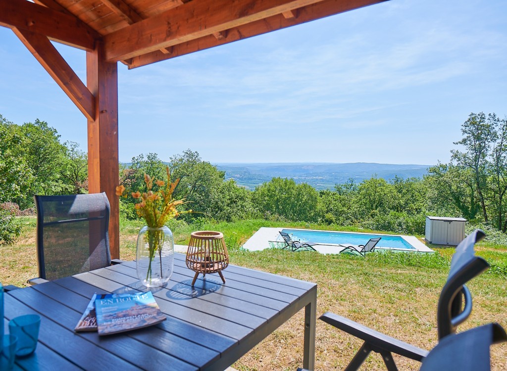Lanzac 2 Domaine vakantie Frankrijk Dordogne luxe villa zwembad uitzicht vallei.jpg