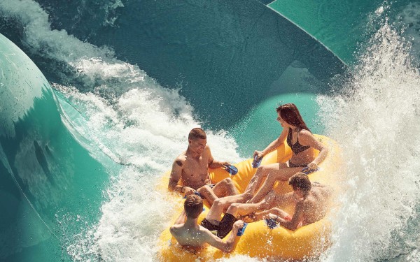 Agen 1 aqualand walibi frankrijk france vakantie aquitaine park vakantiehuis vulcano zwembad.jpg