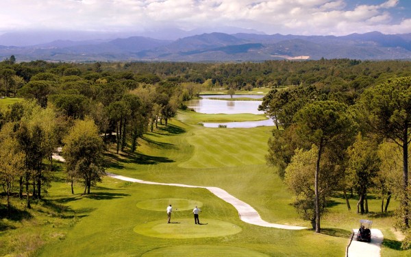 Golf 2 Oustal del Carlat golf gite vakantiepark resort bij Toulouse par hole 18 27 luxe strand villa