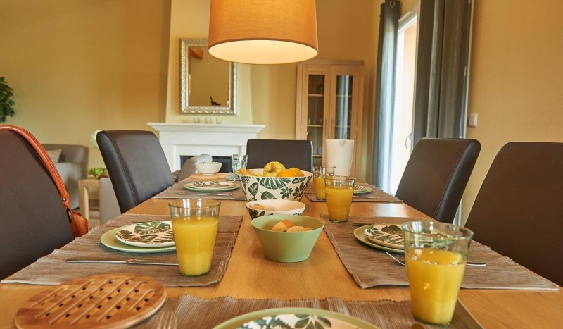 DLF huis 417 Frankrijk Domaine les Forges le bois senis vakantiehuis luxe villapark bungalows diner