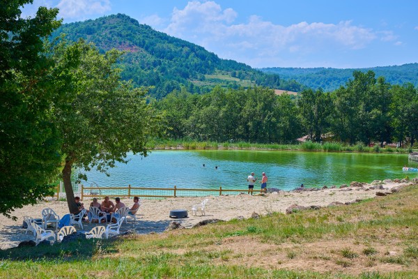 Espinet TR 6 vakantiepark restaurant bar zwembad recreatiemeer Frankrijk Pyreneen.jpg