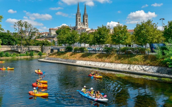 Niort 2S1 marais poitevin vakantie Frankrijk poitou charentes toerisme kerk.jpg