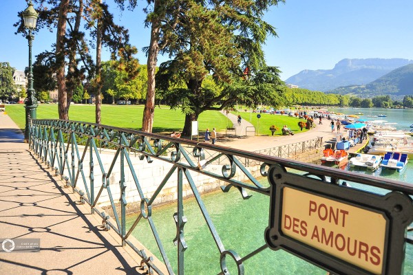 Annecy 17 pont amours Frankrijk  vakantie haute savoie meer toerisme bezienswaardigheden.jpg