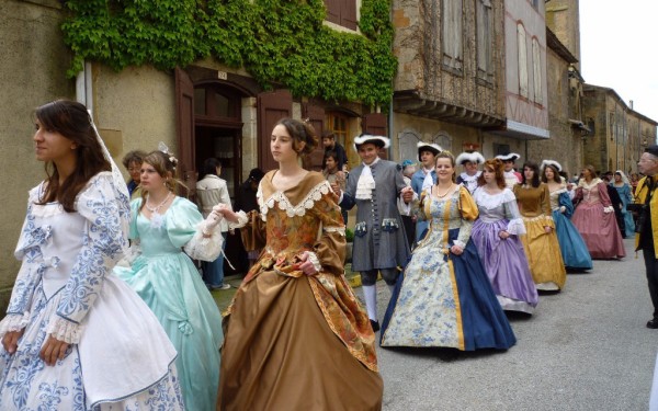 Cahors 8 vakantiepark Frankrijk luxe villa toerisme zwembad cultuur Pont Valentre rondvaart.jpg