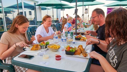 Domaine de Lanzac 3 terras restaurant Frankrijk vakantie uitzicht vallei.jpg