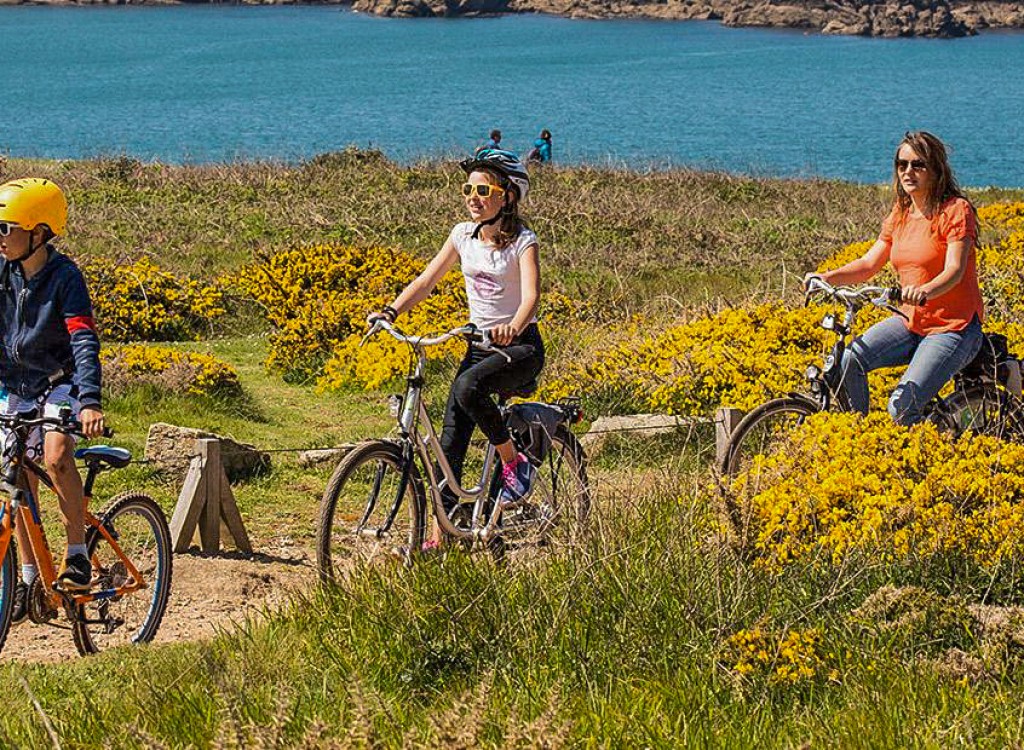 Fietsen Poitou-Charentes 5 gezin fiets door de natuur.jpg