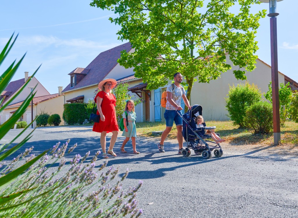 Lanzac vakantiepark 17a Frankrijk Dordogne Lot vakantiehuis luxe zwembad animatie restaurant.jpg