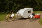 Fietsen Lot 7 Frankrijk Dordogne caravan_met_gezin_op_fiets_in_Frankrijk_op_vakantie_naar_francecomf
