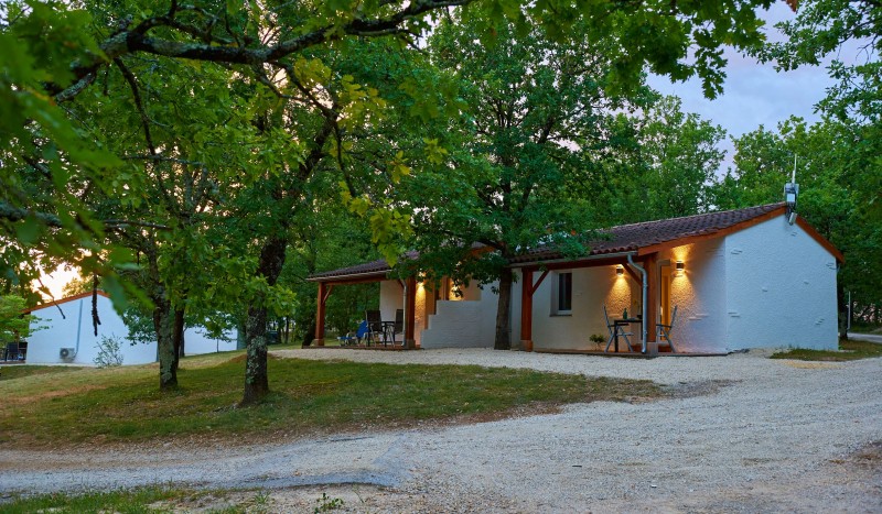 Chenille 10 Frankrijk Village des Cigales Dordogne Lot vakantiepark zwembad glijbaan nederlands.jpg