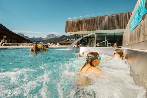 Forme d'O 3 zwembad Châtel Portes du Soleil Frankrijk met wellness sauna hamam.jpg