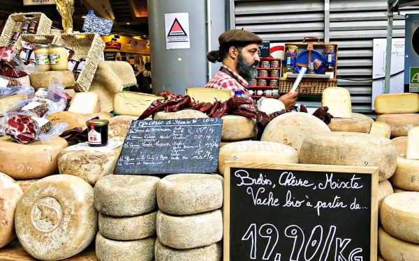 Markt 2 Aquitaine kust chateau de salles vakantiepark residence luxe villa zwembad animatie.jpg