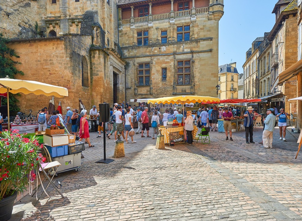 Sarlat 15 Dordogne Frankrijk vakantie luxe villa toeristisch animatie.jpg
