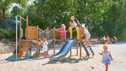 Lanzac speeltuin 2a Frankrijk vakantiepark Nederlands Dordogne Lot luxe vakantiehuis animatie kinder