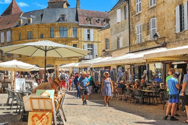 Sarlat 17S Dordogne Frankrijk vakantie luxe villa toeristisch animatie.jpg