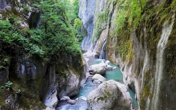 Gorges 4 pont diable chablais Frankrijk vallee aulps luxe appartement abondance portes du soleil.jpg