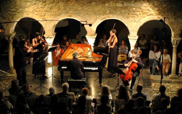 St. Lizier Girons 8 Frankrijk ariege midi vakantievilla huis park luxe muziek feest opera zwembad to