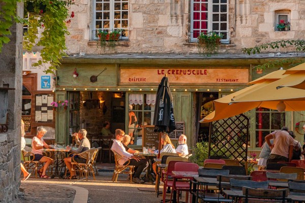 Martel 6 Dordogne Lot Frankrijk vakantiehuis markthal terras.jpg