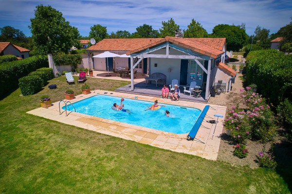 Forges 21 Vieille Vigne zwembad luxe villa vakantiehuis park Frankrijk Poitou Charentes.jpg