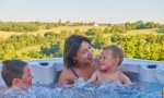 Libelle bubbelbad 8 Village des Cigales Mauroux Frankrijk Dordogne vakantiepark zwembad jacuzzi.jpg