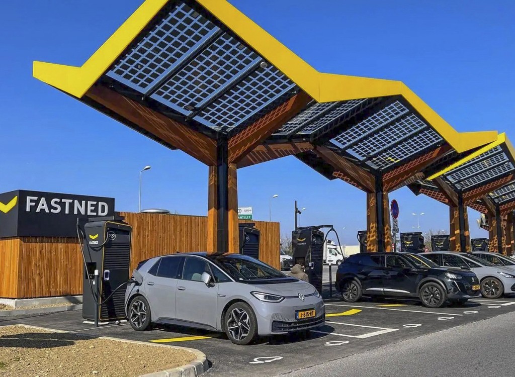 Elektrisch rijden 1a laadpalen en laadstations tijdens vakantie in Frankrijk.jpg