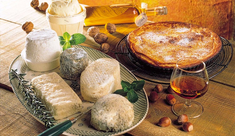 Natuurgebieden 7 Poitou-Charentes streekproducten wijn kaas honing.jpg