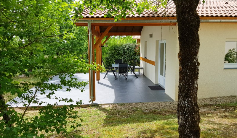 Bungalow 13 Village des Cigales  Frankrijk Mauroux  vakantiepark villa Dordogne zwembad.jpg