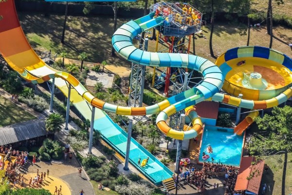 Aqualand 5 Arcachon aquaparc Frankrijk Chateau de Salles vakantiepark luxe villa zwembad aquitaine.j