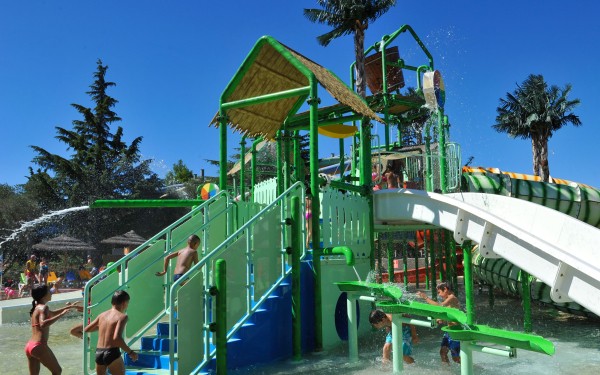 Aquapark 20 Provence Var Frejus Maxime vakantie Frankrijk luxe villa zwembad glijbaan.jpg