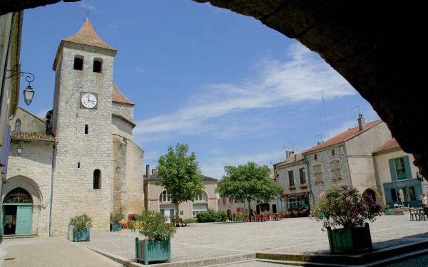 Lauzerte 1 Frankrijk vakantie luxe villa place des cornieres Lot Garonne Dordogne.jpg