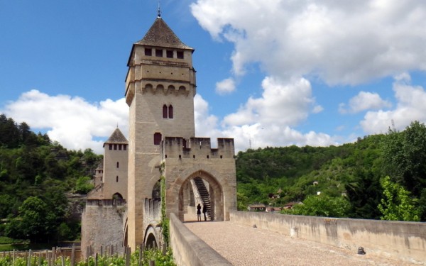 Cahors 3 vakantiepark Frankrijk luxe villa toerisme zwembad cultuur Pont Valentre rondvaart.jpg