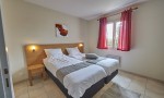 SDDL 3 vakantiepark Frankrijk luxe villa Dordogne zwembad kindvriendelijk bed slaapkamer.jpg