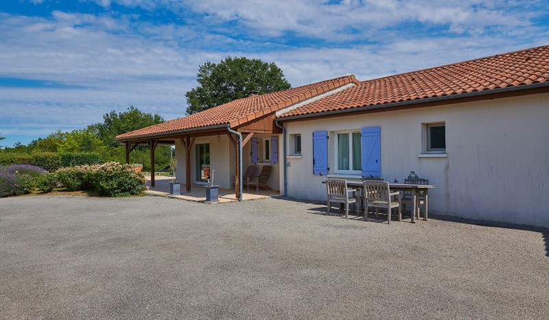 Forges BO 1 Frankrijk vakantiehuis luxe villa poitou charentes prive zwembad golf blue green.jpg