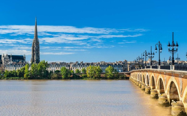 Bordeaux 1 Frankrijk vakantiehuis luxe villa chateau de salles zwembad toerisme aquitaine.jpg