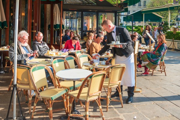Terras 1 drinken restaurant vakantie villa luxe gezin Frankrijk toerisme.jpg