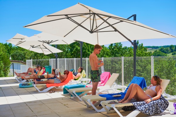 Village des Cigales zwembad 5 vakantiepark Frankrijk vakantiehuis Dordogne Lot Mauroux.jpg