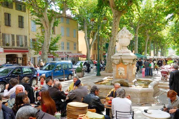 Cotignac 15 Provence verte Frankrijk Var villa vakantiehuis rots grotten.jpg