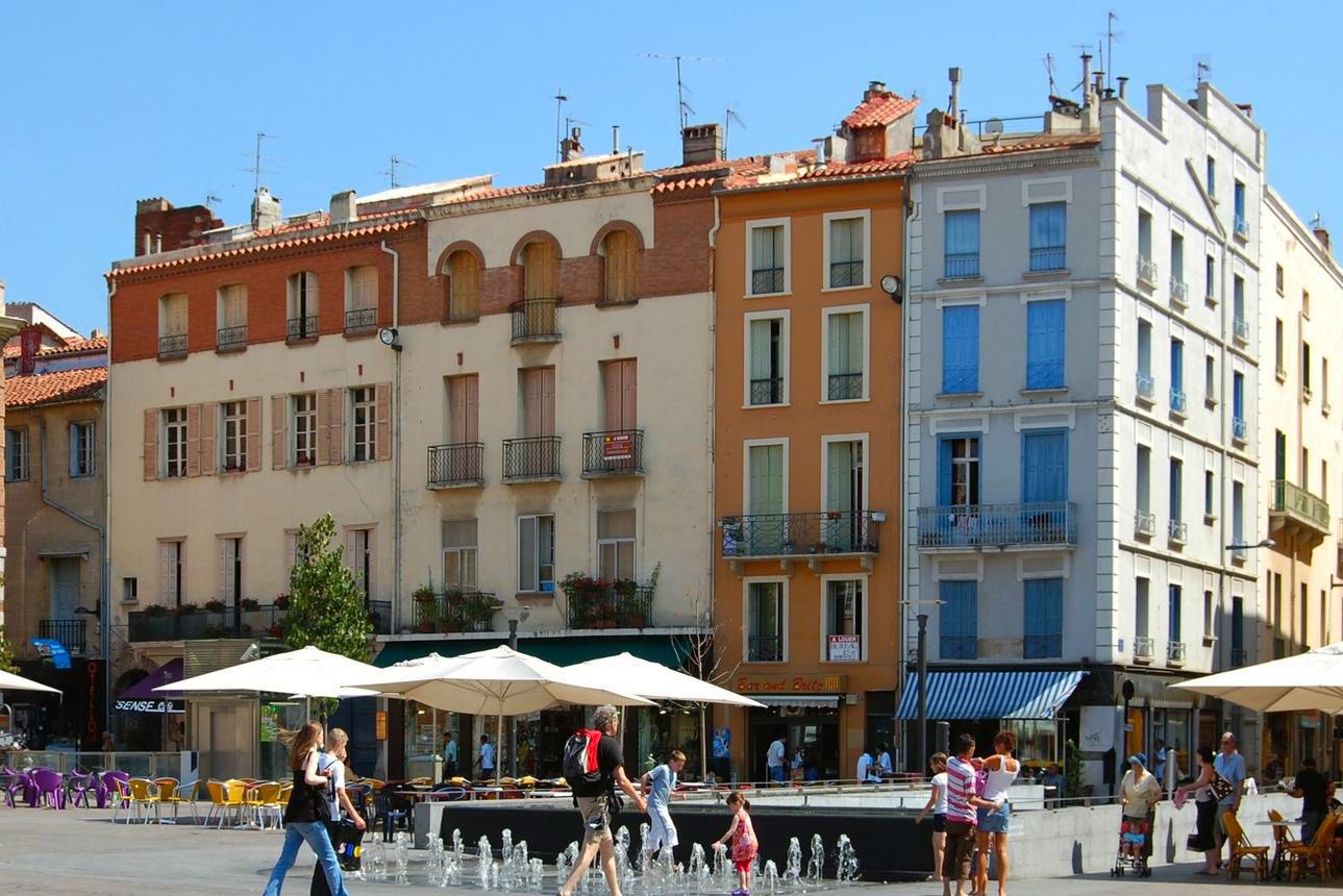 Perpignan in the Languedoc Roussillon holiday region - Francecomfort ...