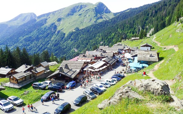 Lindarets 6 Portes du soleil vakantie bij Avoriaz en Morzine geitendorp village des chevres.jpg
