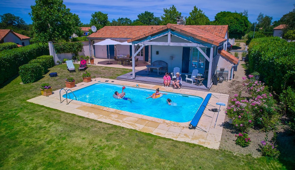 Forges 21SS Vieille Vigne zwembad luxe villa vakantiehuis park Frankrijk Poitou Charentes.jpg