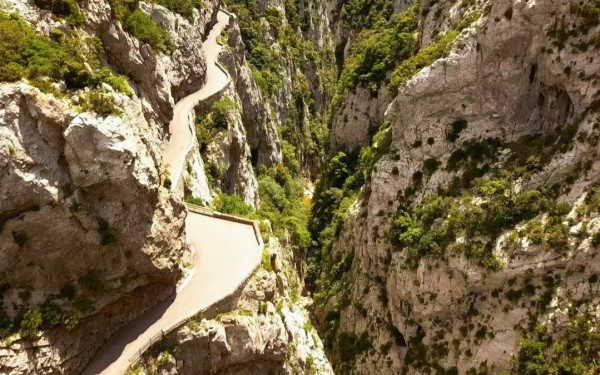 Gorges de galamus 1 Languedoc antoine pelgrimage rots kloof canyoning wandelen toerisme.jpg