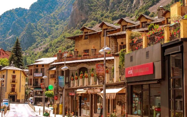 Andorra 3 vella winkels outlet zuid frankrijk vakantiepark pyreneeen bergklimmen languedoc shoppen.j