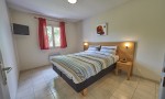 SDDL 1 vakantiepark Frankrijk luxe villa Dordogne zwembad kindvriendelijk bed slaapkamer.jpg