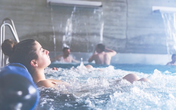 Forme d'O 5 zwembad Châtel Portes du Soleil Frankrijk met wellness sauna hamam.jpg