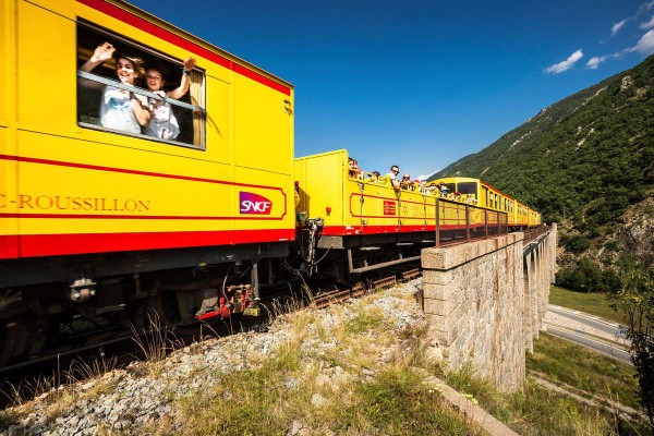 Train 5 jaune Frankrijk vakantie Cerdagne canari pyrenees villefranche mont louis bergen trein pyren