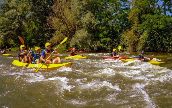 Kano canoe 7S Frankrijk languedoc pyreneeen water kust strand zee vakantiepark huis.jpg