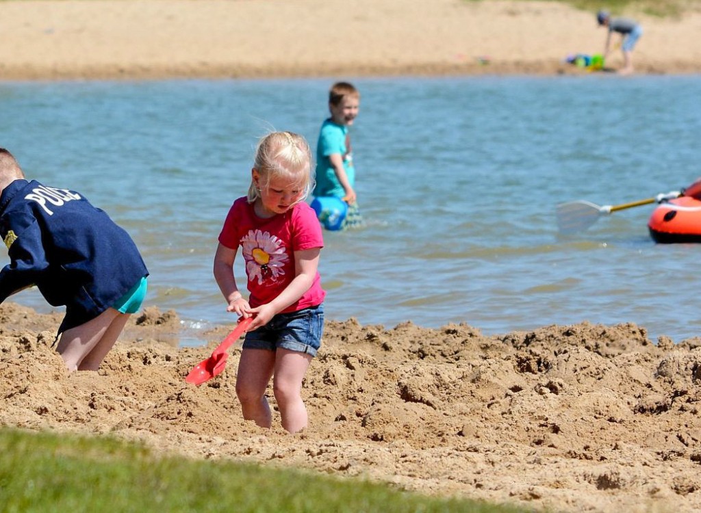 Etang Vallier recreatiemeer 4 vakantie Frankrijk vakantiehuis Brossac.jpg
