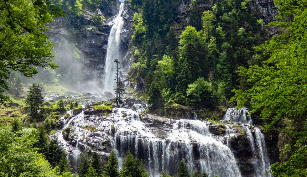 P4a Pyreneeen cascade ars Languedoc Frankrijk vakantie wandelen bergen natuur villa park.jpg
