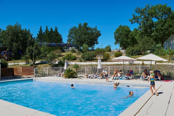 F4 Village des Cigales Mauroux Frankrijk Dordogne Lot vakantiepark kinderen zwembad animatie kidsclu