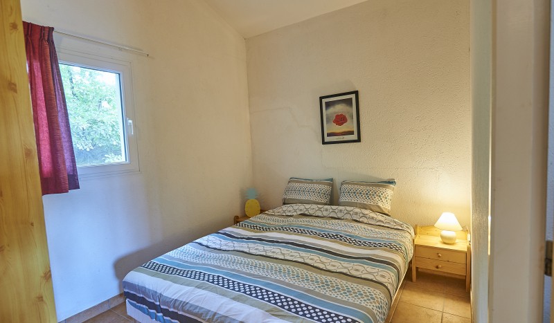 Bungalow 5 Village des Cigales  Frankrijk vakantiepark villa Dordogne zwembad.jpg